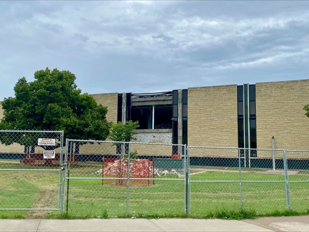 west face of Forsyth Library